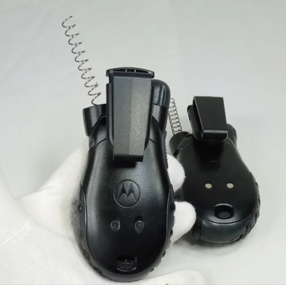 Motorola T5820 Two-Way Radios in Black and Gray - Picture 8 of 15